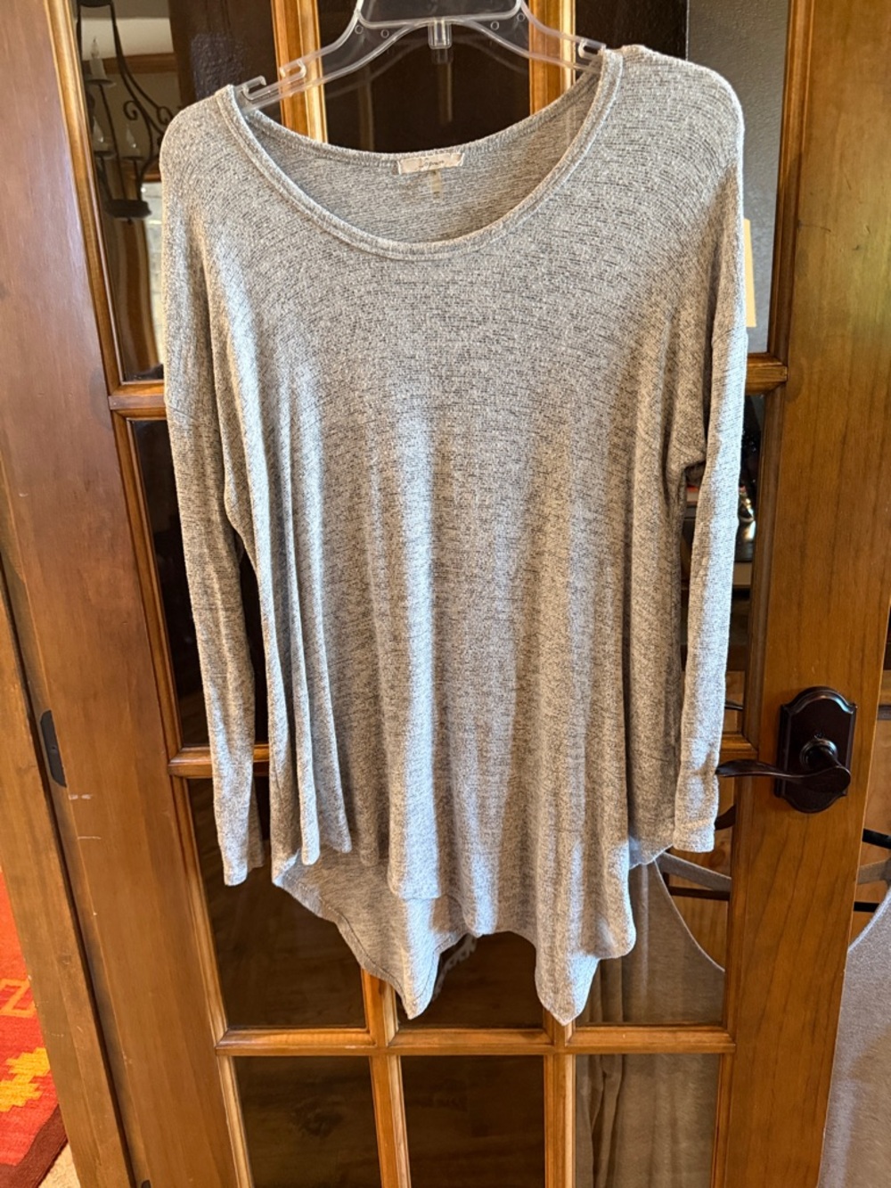 Soprano Heather Gray Long Sleeve Scoop Neck Tunic